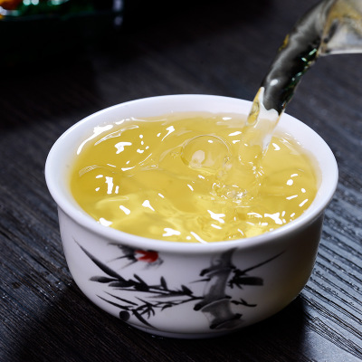 巍山厂家批发青华乌龙茶传统工艺大叶种晒青毛茶8g*15包礼盒茶叶图2