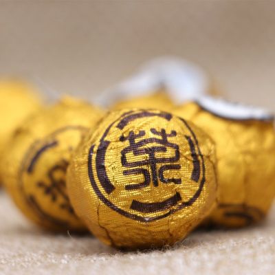 2013年福鼎白茶老寿眉巧克力龙珠一粒5克一斤价药香春茶叶