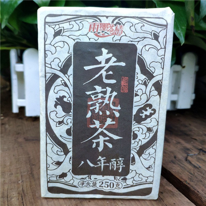 厂家批发雨墨苍情250克云南普洱茶老熟茶8年熟茶砖勐海陈香老茶叶图5