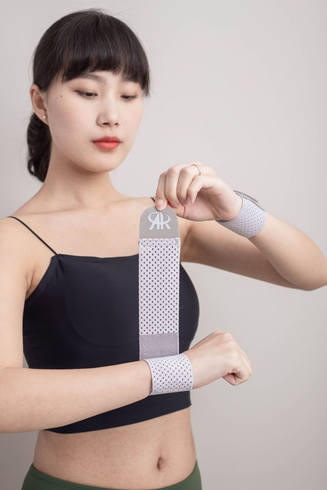 运动护腕健身篮球男扭伤腱鞘护手腕套女夏季薄款吸汗透气图3