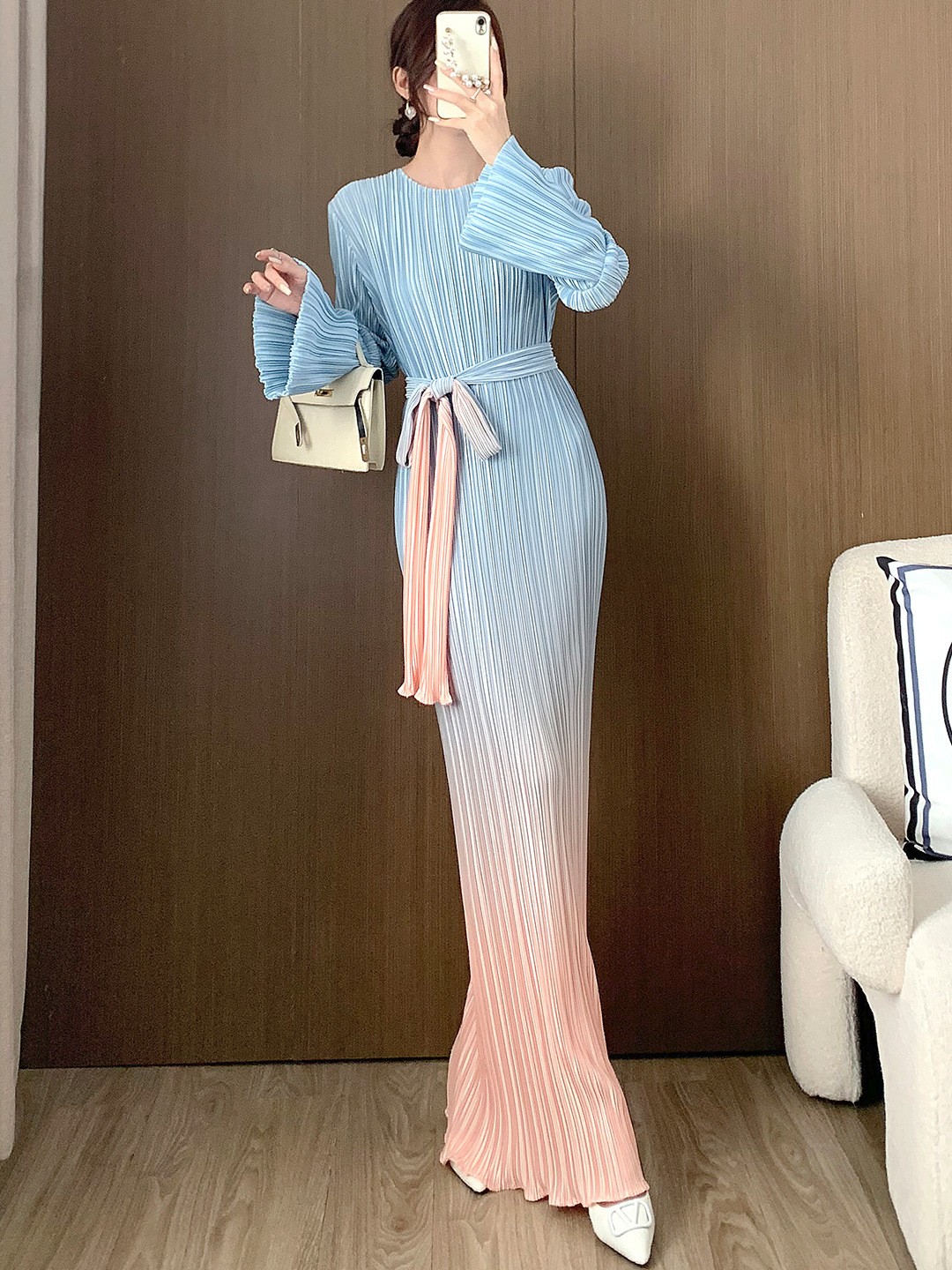 时尚渐变裙子秋季女长袖高级感礼服裙长款针织连衣裙